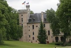 Zastave vseh prijateljskih občin na grajskem stolpu